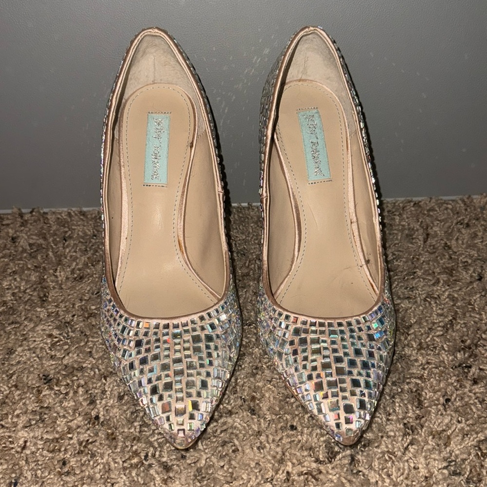 Betsey Johnson SB Ariel Dress Shoe Pumps Heels Champagne Satin Mirrored Sparkle
